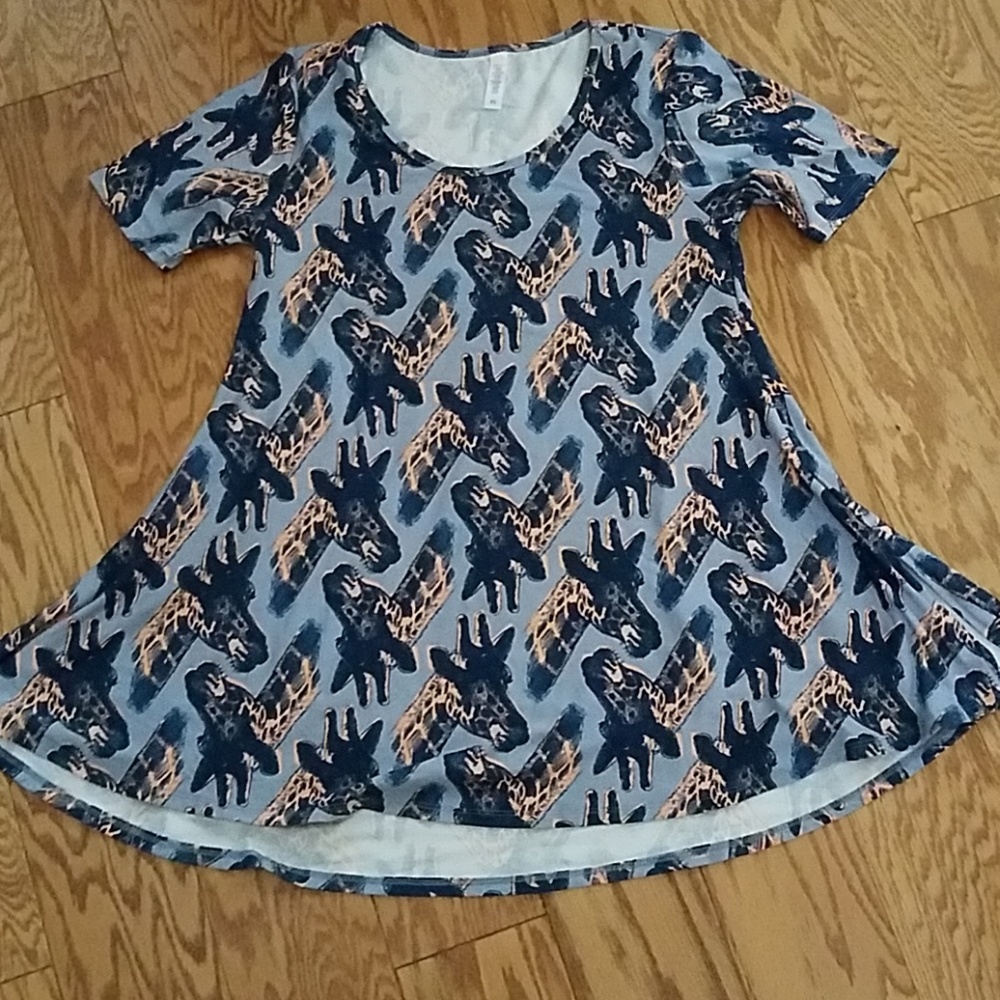 LulaRoe perfect T size XS giraffe print